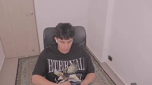 Snapshot of Tony_Hoffa chatting on 09.16.25 Tony Hoffa online show from 09.16.25