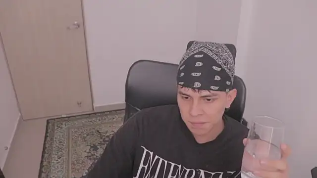 Snapshot of Tony_Hoffa chatting on 09.20.25 Tony Hoffa online show from 09.20.25