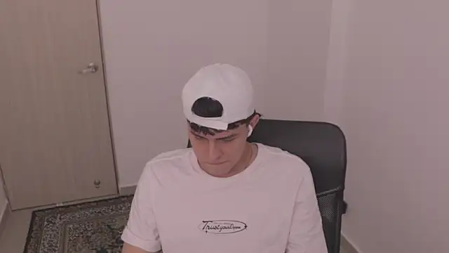 Snapshot of Tony_Hoffa chatting on 09.21.25 Tony Hoffa online show from 09.21.25