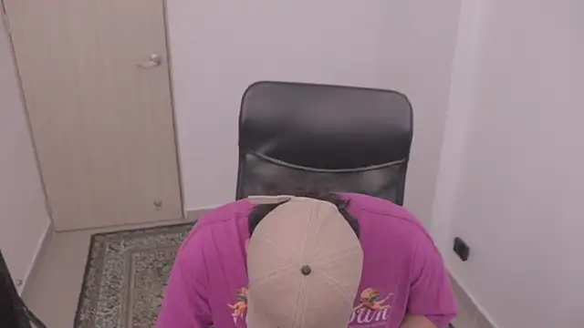 Snapshot of Tony_Hoffa chatting on 10.02.25 Tony Hoffa online show from 10.02.25