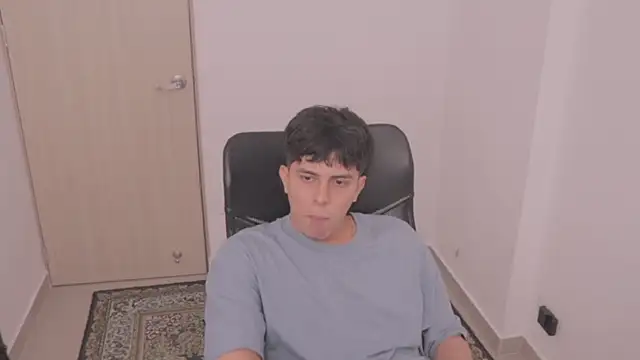 Snapshot of Tony_Hoffa chatting on 10.04.25 Tony Hoffa online show from 10.04.25