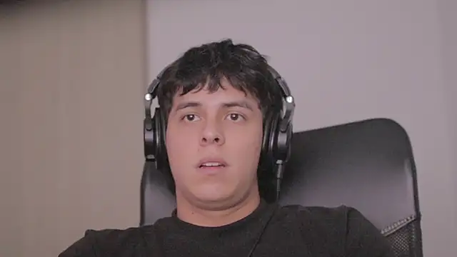 Snapshot of Tony_Hoffa chatting on 10.11.25 Tony Hoffa online show from 10.11.25