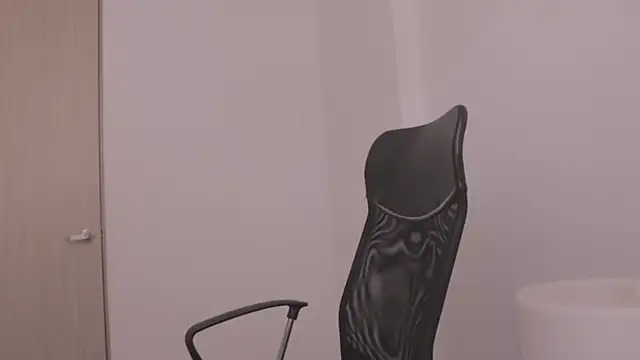 Snapshot of Tony_Hoffa chatting on 10.19.25 Tony Hoffa online show from 10.19.25