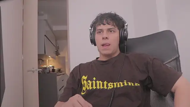 Snapshot of Tony_Hoffa chatting on 10.22.25 Tony Hoffa online show from 10.22.25