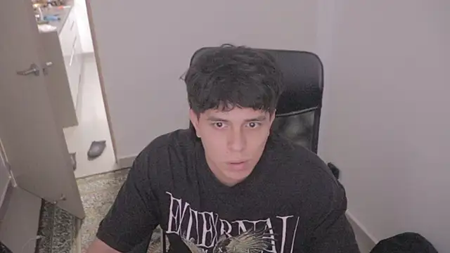 Snapshot of Tony_Hoffa chatting on 10.23.25 Tony Hoffa online show from 10.23.25