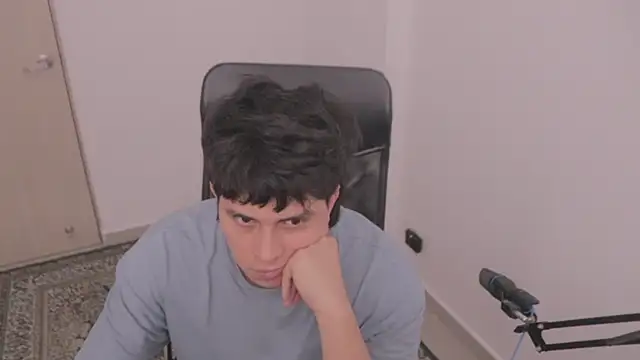 Snapshot of Tony_Hoffa chatting on 10.28.25 Tony Hoffa online show from 10.28.25