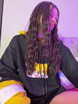 LucyEvans  online show from 11.03.25