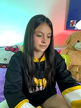 LucyEvans  online show from 11.19.25