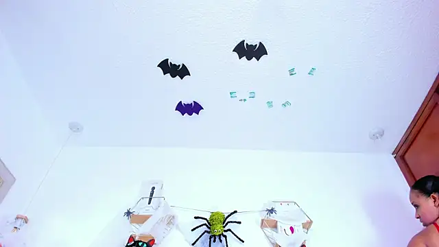 Snapshot of nahomygrey_ chatting on 10.14.25 nahomygrey  online show from 10.14.25