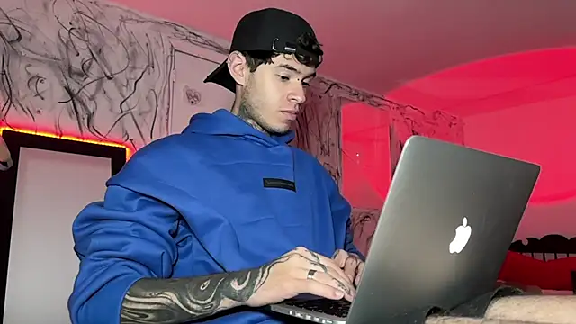 Snapshot of Saturno_v chatting on 01.29.25 Saturno v online show from 01.29.25