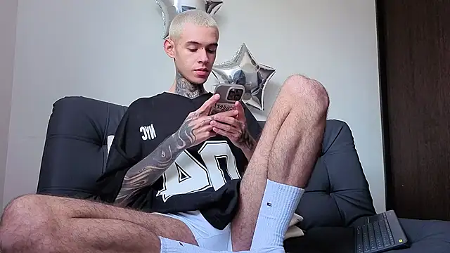 Snapshot of Saturno_v chatting on 09.27.25 Saturno v online show from 09.27.25