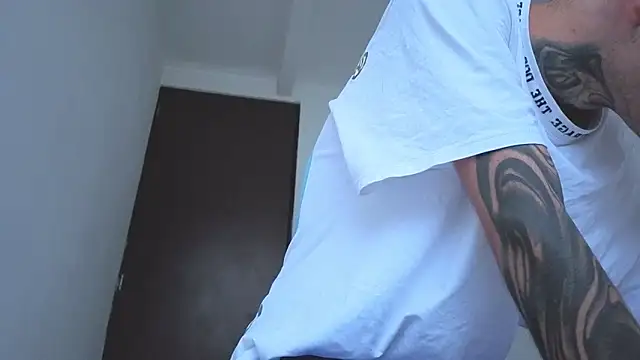 Snapshot of Saturno_v chatting on 09.29.25 Saturno v online show from 09.29.25