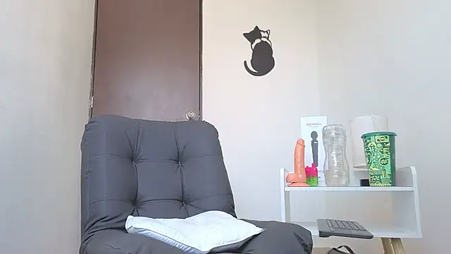 Snapshot of Saturno_v chatting on 10.17.25 Saturno v online show from 10.17.25