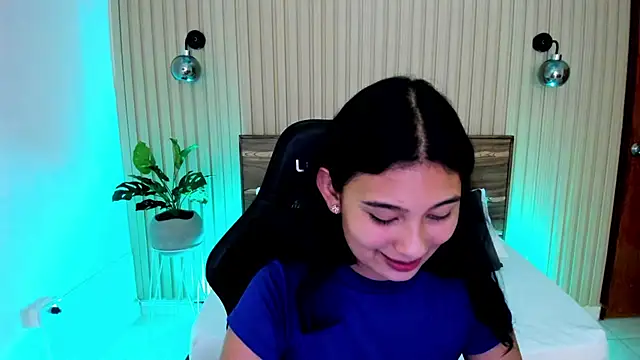 Snapshot of melody_flowers chatting on 12.28.24 melody flowers online show from 12.28.24