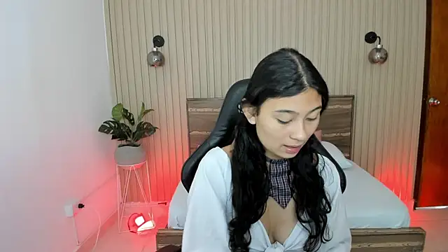 Snapshot of melody_flowers chatting on 02.04.25 melody flowers online show from 02.04.25