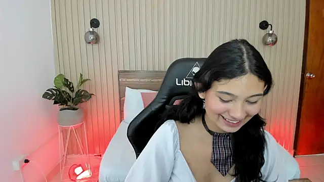 Snapshot of melody_flowers chatting on 02.04.25 melody flowers online show from 02.04.25