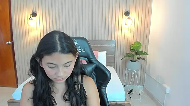 Snapshot of melody_flowers chatting on 02.06.25 melody flowers online show from 02.06.25