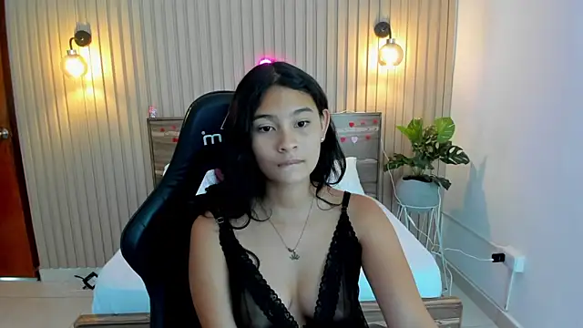 Snapshot of melody_flowers chatting on 02.20.25 melody flowers online show from 02.20.25