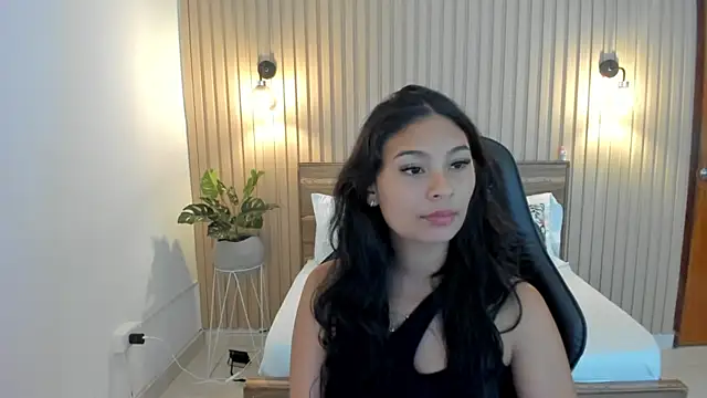 Snapshot of melody_flowers chatting on 03.08.25 melody flowers online show from 03.08.25