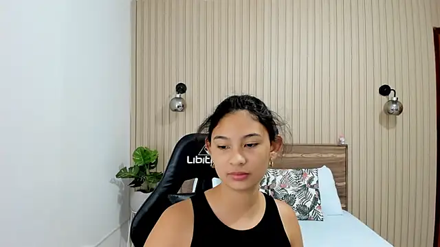Snapshot of melody_flowers chatting on 03.21.25 melody flowers online show from 03.21.25