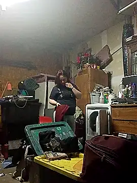 Snapshot of lilbishmiss chatting on 10.22.25 lilbishmiss online show from 10.22.25