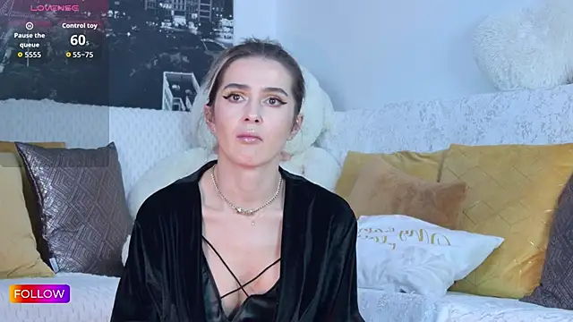 Sarah-Hart online show from 11.28.25