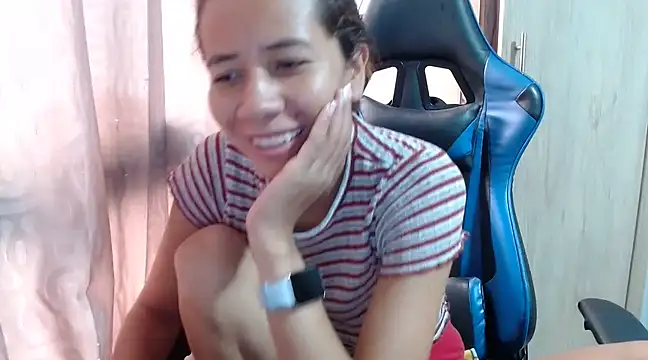Snapshot of Erotic_latina chatting on 02.15.25 Erotic latina online show from 02.15.25