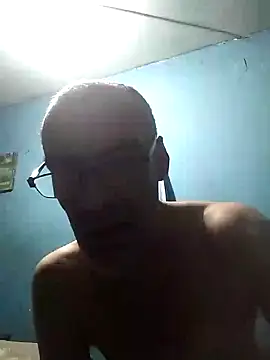 hugosafado333 online show from 12.20.24