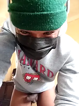 Snapshot of izinjamfee2 chatting on 09.23.25 izinjamfee2 online show from 09.23.25