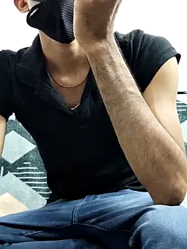 Snapshot of Habibi_big_b chatting on 03.18.25 Habibi big b online show from 03.18.25