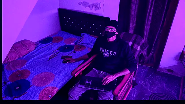 Snapshot of Habibi_big_b chatting on 09.15.25 Habibi big b online show from 09.15.25