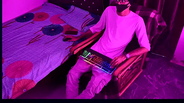 Snapshot of Habibi_big_b chatting on 09.18.25 Habibi big b online show from 09.18.25