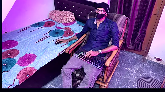 Snapshot of Habibi_big_b chatting on 09.20.25 Habibi big b online show from 09.20.25