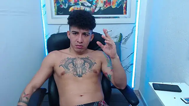 Snapshot of targuerian22 chatting on 09.30.25 targuerian22 online show from 09.30.25