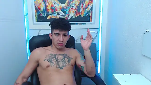 Snapshot of targuerian22 chatting on 10.05.25 targuerian22 online show from 10.05.25