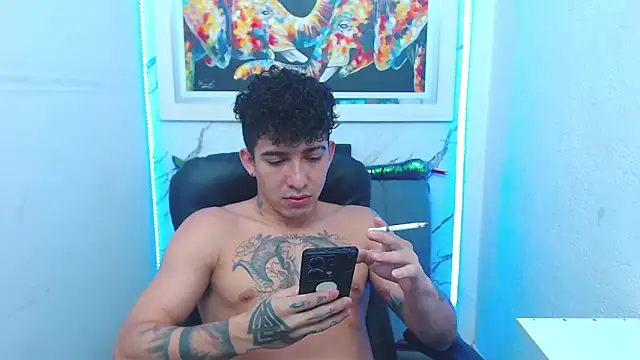 Snapshot of targuerian22 chatting on 10.14.25 targuerian22 online show from 10.14.25