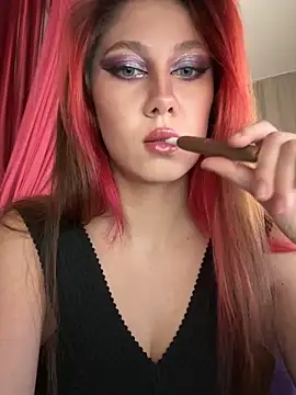 Snapshot of ChloesTem chatting on 11.20.25 ChloesTem online show from 11.20.25