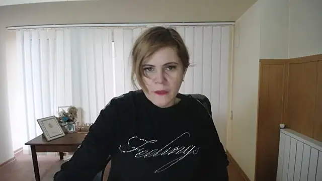 DaniellaKiss online show from 12.17.24