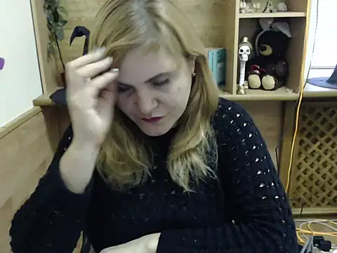 DaniellaKiss online show from 10.27.25