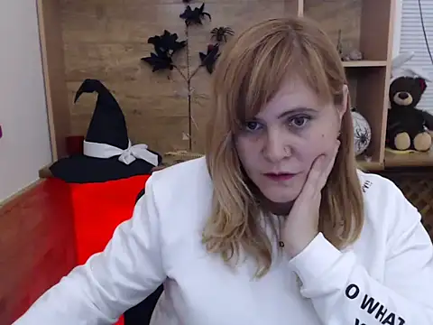 DaniellaKiss online show from 11.21.25