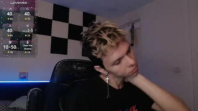 Snapshot of bryamado69 chatting on 09.18.25 bryamado69 online show from 09.18.25