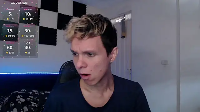 Snapshot of bryamado69 chatting on 09.22.25 bryamado69 online show from 09.22.25