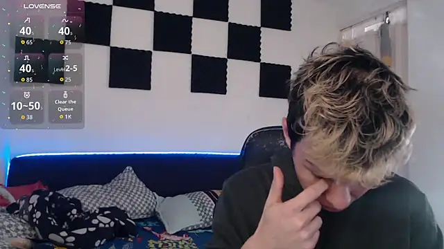 Snapshot of bryamado69 chatting on 09.23.25 bryamado69 online show from 09.23.25