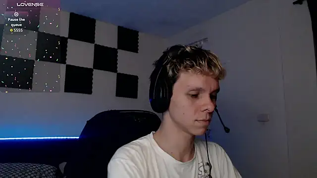 Snapshot of bryamado69 chatting on 09.24.25 bryamado69 online show from 09.24.25