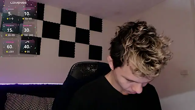 Snapshot of bryamado69 chatting on 09.28.25 bryamado69 online show from 09.28.25