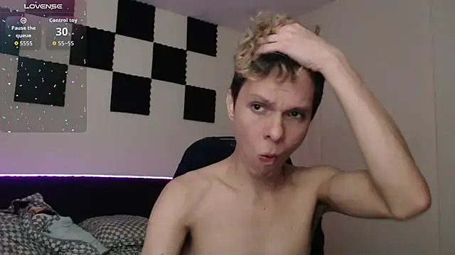 Snapshot of bryamado69 chatting on 09.29.25 bryamado69 online show from 09.29.25