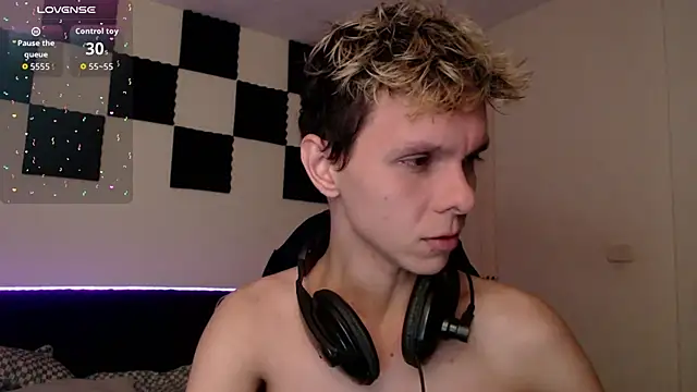 Snapshot of bryamado69 chatting on 10.05.25 bryamado69 online show from 10.05.25