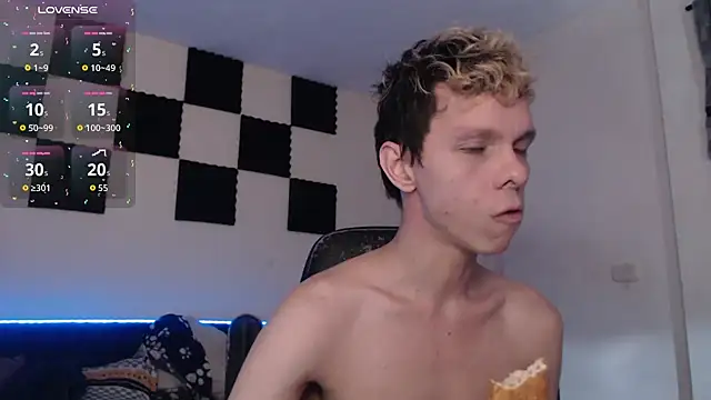 Snapshot of bryamado69 chatting on 10.10.25 bryamado69 online show from 10.10.25