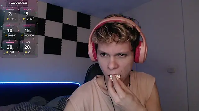 Snapshot of bryamado69 chatting on 10.15.25 bryamado69 online show from 10.15.25