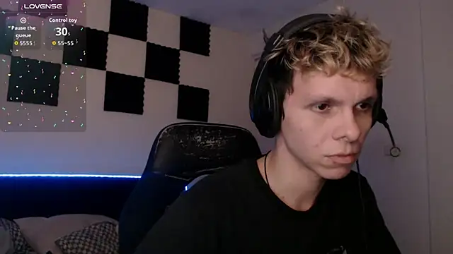 Snapshot of bryamado69 chatting on 10.17.25 bryamado69 online show from 10.17.25